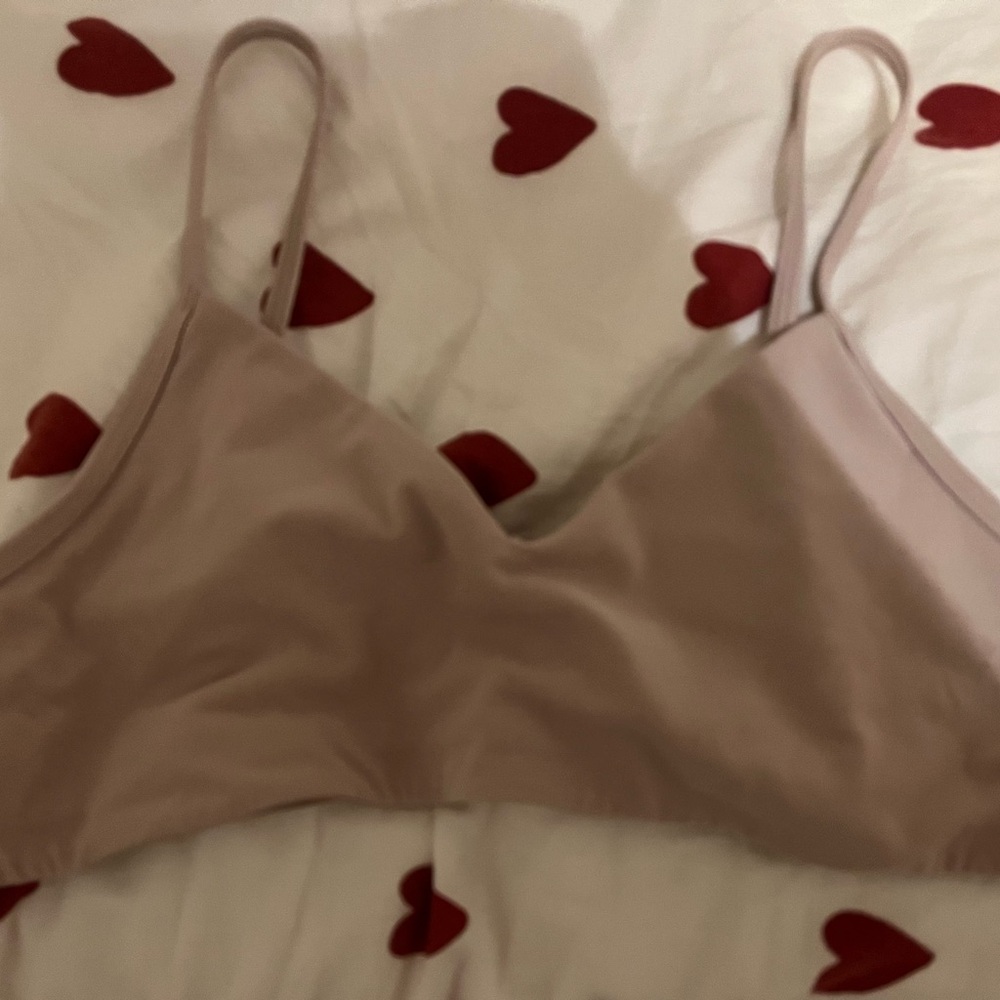 TNAButter Hold Tight Sports Bra